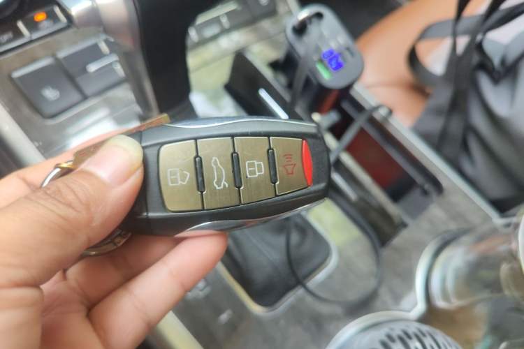 Used Haval H8 2015 2.0T Two-Wheel-Drive Luxury Version Vehicle Key