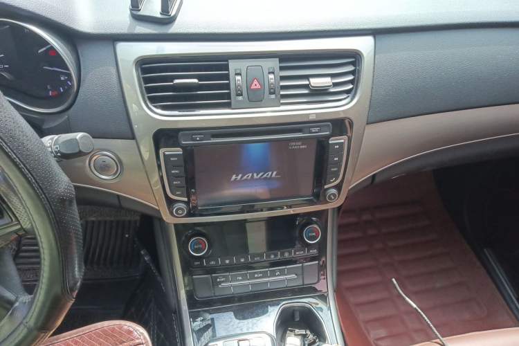 Used Haval H8 2017 2.0T Gasoline Two-Wheel Drive Enjoyment Version Audio And AC Panel