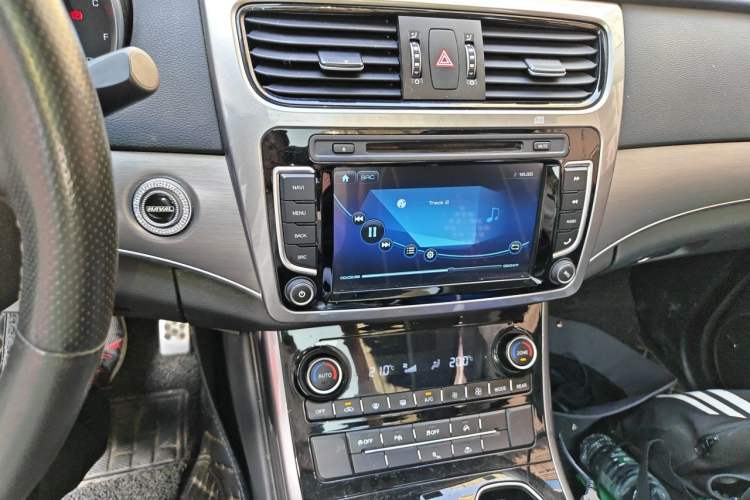 Used Haval H8 2017 2.0T Gasoline 4x4 Smart Enjoyment Version Audio And AC Panel