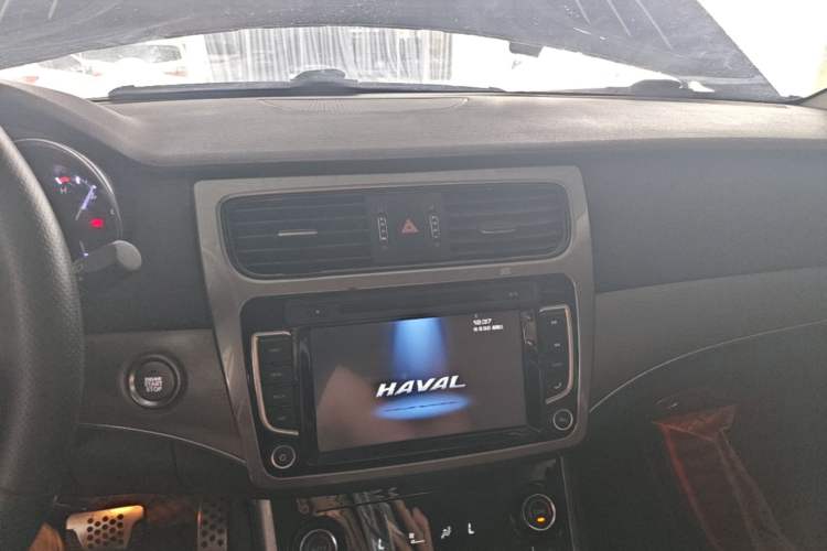 Used Haval H8 2017 2.0T Gasoline Two-Wheel Drive Smart Edition Audio And AC Panel