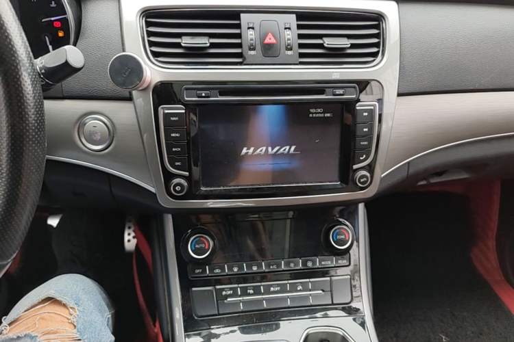 Used Haval H8 2017 2.0T Gasoline 4x4 Enjoyment Model Audio And AC Panel