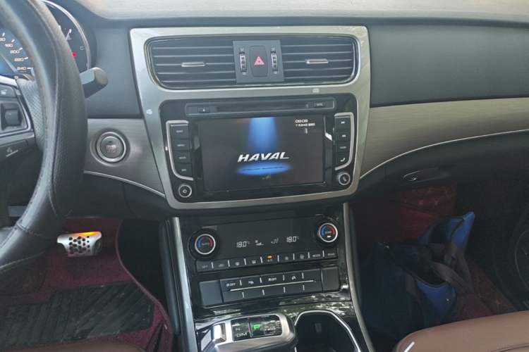 Used Haval H8 2017 2.0T Gasoline Two-Wheel Drive Smart Edition Audio And AC Panel
