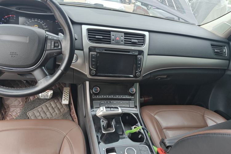 Used Haval H8 2017 2.0T Gasoline 4x4 Smart Enjoyment Version Center Console