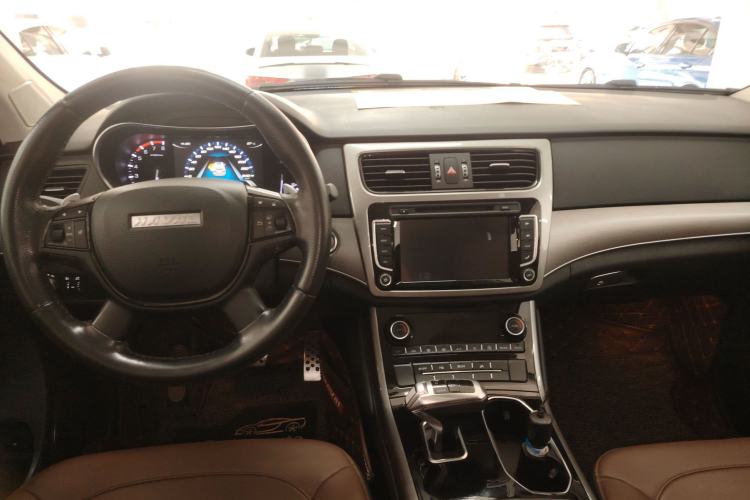 Used Haval H8 2017 2.0T Gasoline Two-Wheel Drive Enjoyment Version Center Console