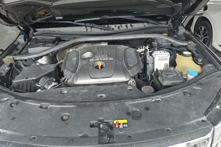 Used Haval H8 2017 2.0T Gasoline Two-Wheel Drive Smart Edition Engine Bay