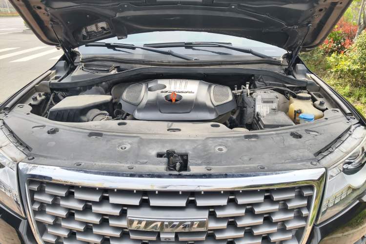Used Haval H8 2017 2.0T Gasoline Two-Wheel Drive Smart Edition Engine Bay