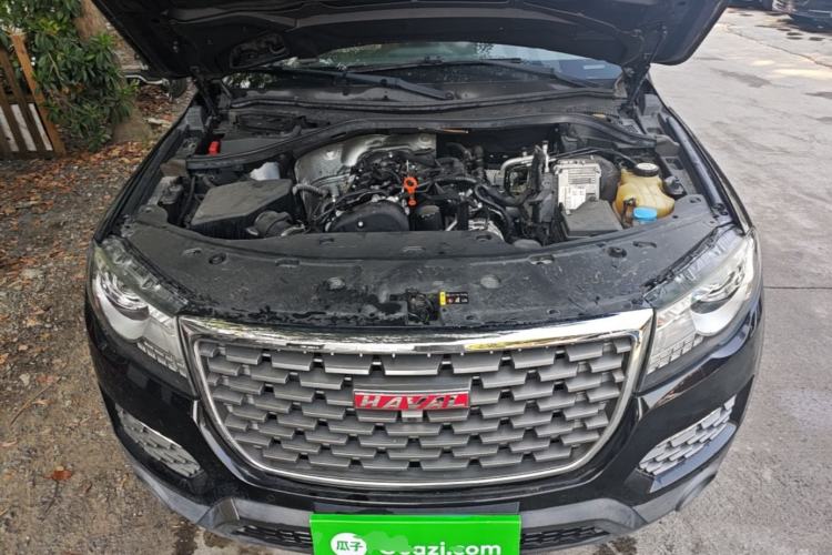 Used Haval H8 2017 2.0T Gasoline Two-Wheel Drive Smart Edition Engine Bay
