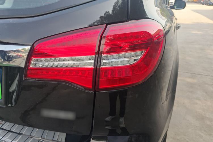 Used Haval H8 2017 2.0T Gasoline Two-Wheel Drive Smart Edition Exterior 3