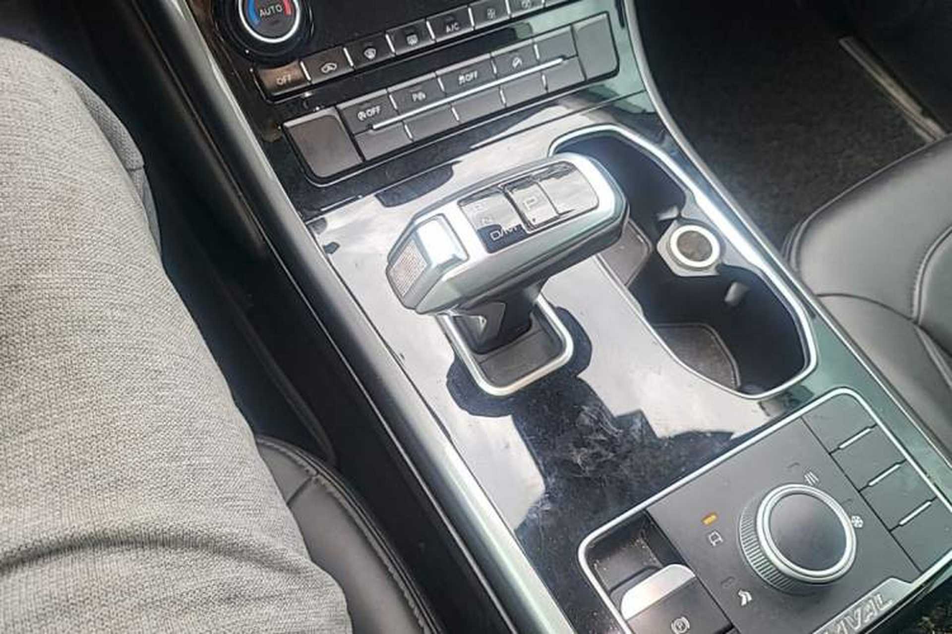 Used Haval H8 2017 2.0T Gasoline Two-Wheel Drive Enjoyment Version Gear Lever