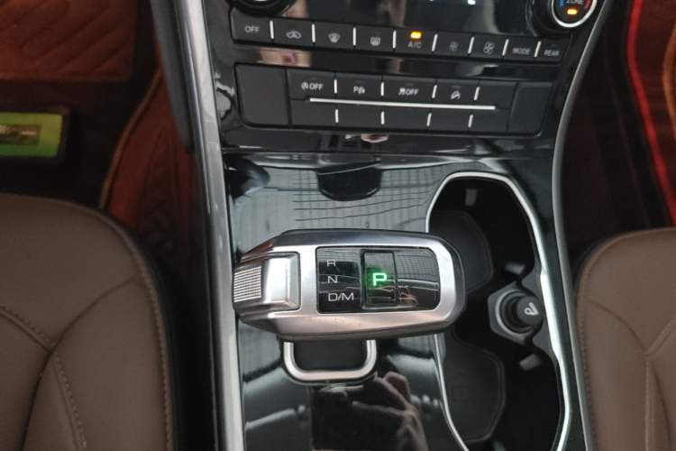 Used Haval H8 2017 2.0T Gasoline Two-Wheel Drive Smart Edition Gear Lever