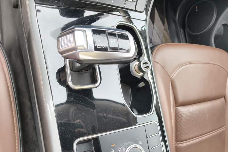 Used Haval H8 2017 2.0T Gasoline Two-Wheel Drive Smart Edition Gear Lever