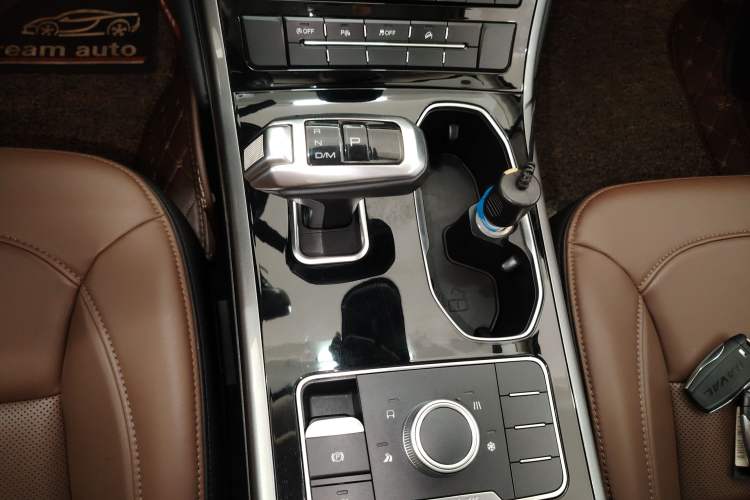 Used Haval H8 2017 2.0T Gasoline Two-Wheel Drive Enjoyment Version Gear Lever