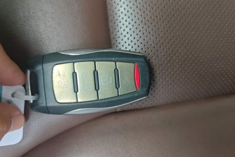 Used Haval H8 2017 2.0T Gasoline Two-Wheel Drive Smart Edition Interior 1