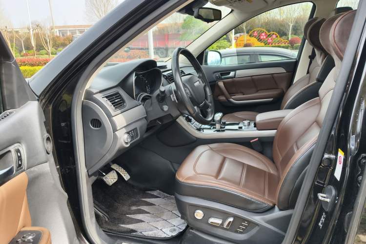 Used Haval H8 2017 2.0T Gasoline Two-Wheel Drive Smart Edition Interior 3