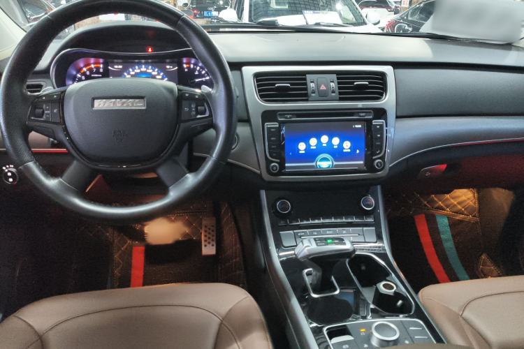 Used Haval H8 2017 2.0T Gasoline Two-Wheel Drive Smart Edition Interior 3
