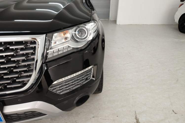Used Haval H8 2017 2.0T Gasoline Two-Wheel Drive Enjoyment Version Left Front Headlight