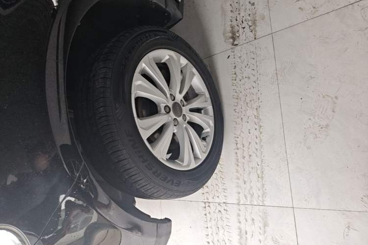 Used Haval H8 2017 2.0T Gasoline Two-Wheel Drive Smart Edition Left Front Wheel Hub