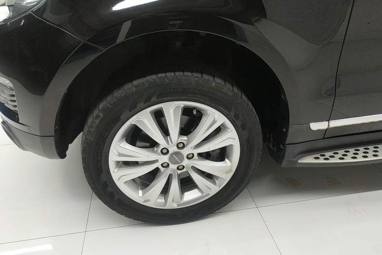 Used Haval H8 2017 2.0T Gasoline Two-Wheel Drive Smart Edition Left Front Wheel Hub
