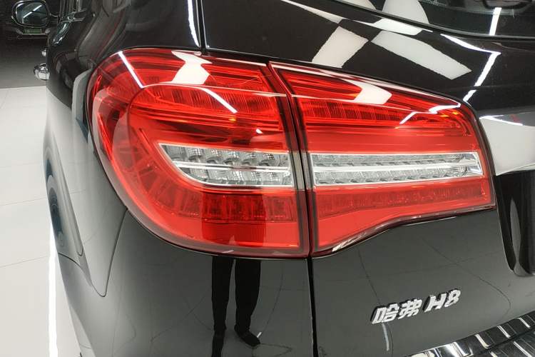 Used Haval H8 2017 2.0T Gasoline Two-Wheel Drive Smart Edition Left Rear Taillight