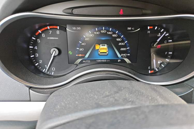 Used Haval H8 2017 2.0T Gasoline 4x4 Smart Enjoyment Version Odometer Close Up