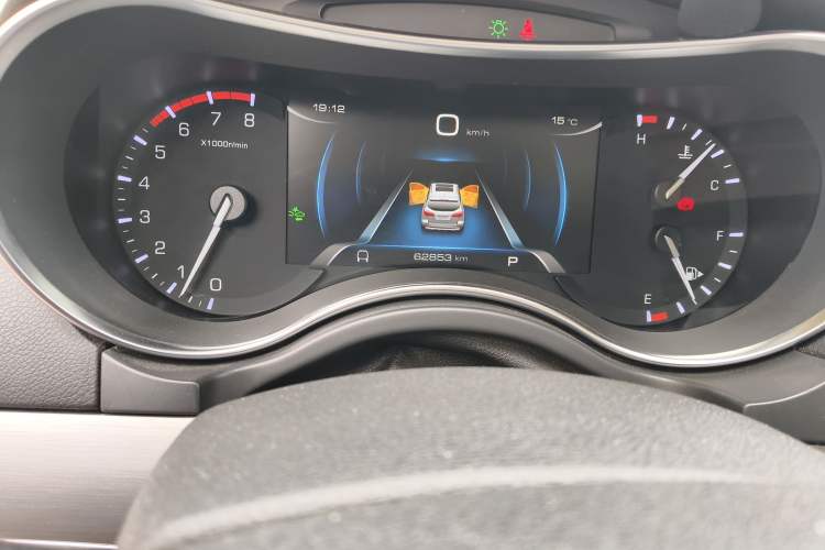 Used Haval H8 2017 2.0T Gasoline Two-Wheel Drive Smart Edition Odometer Close Up