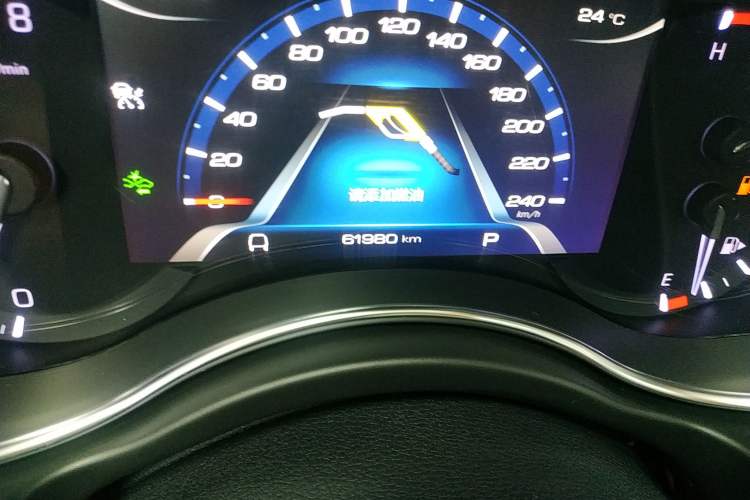 Used Haval H8 2017 2.0T Gasoline Two-Wheel Drive Smart Edition Odometer Close Up