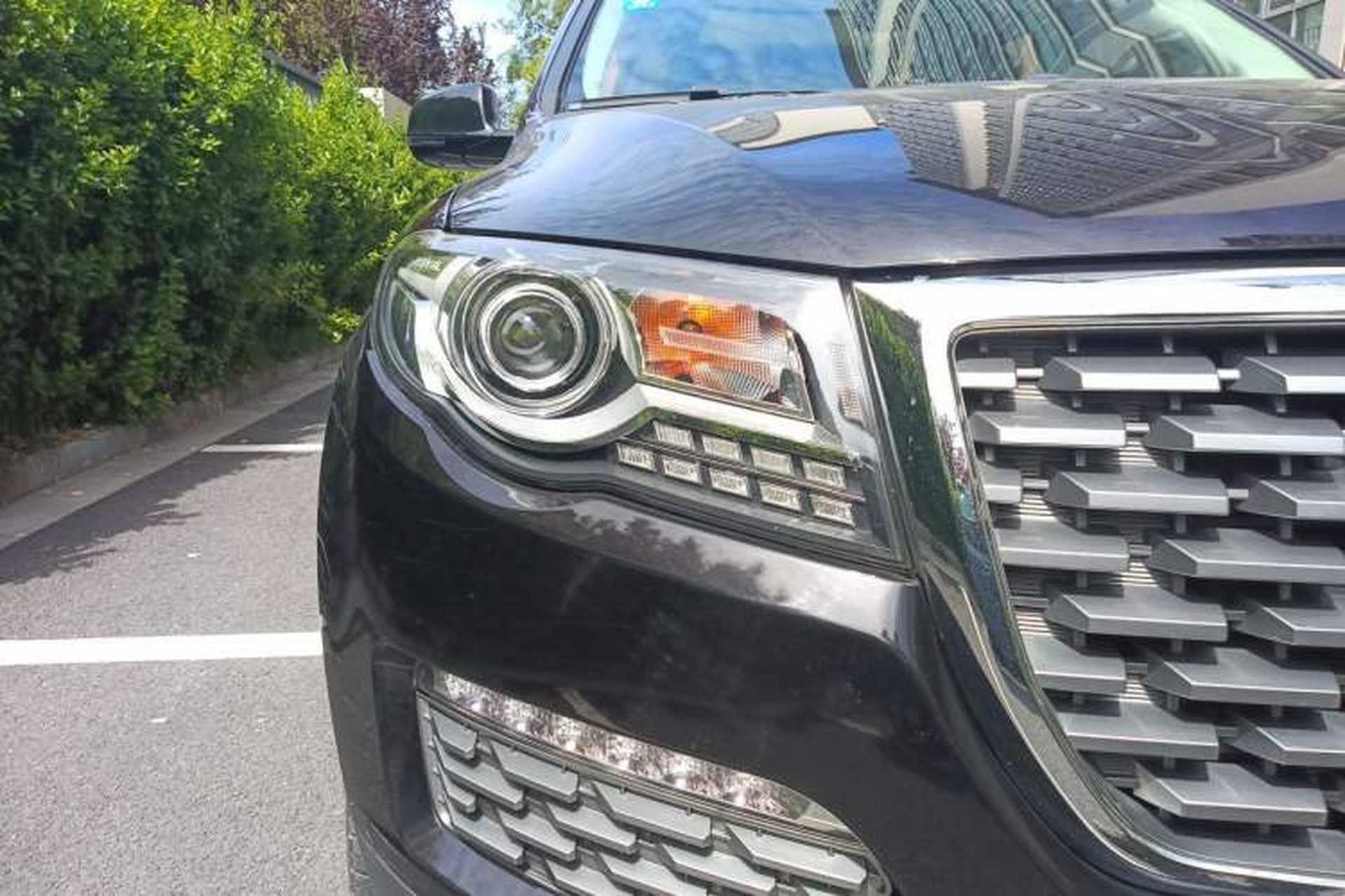 Used Haval H8 2017 2.0T Gasoline Two-Wheel Drive Enjoyment Version Right Front Headlight