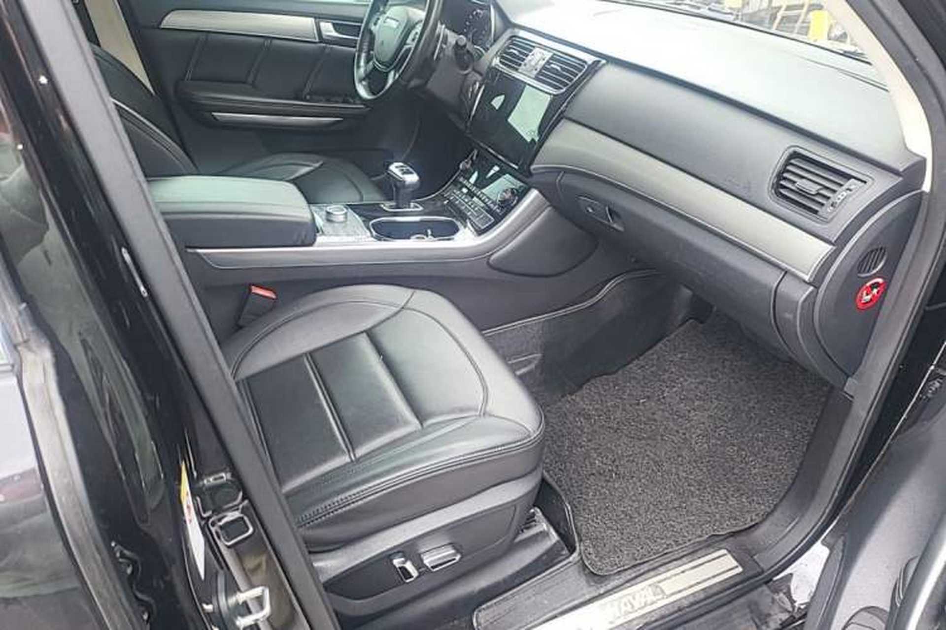 Used Haval H8 2017 2.0T Gasoline Two-Wheel Drive Enjoyment Version Right Front Seat