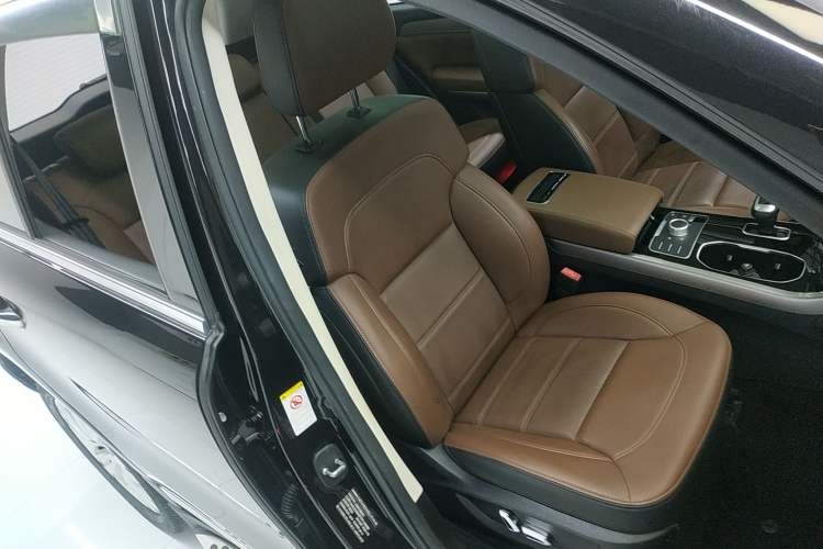 Used Haval H8 2017 2.0T Gasoline Two-Wheel Drive Smart Edition Right Front Seat