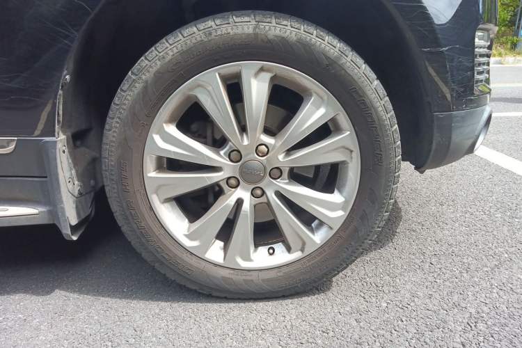 Used Haval H8 2017 2.0T Gasoline Two-Wheel Drive Enjoyment Version Right Front Wheel Hub