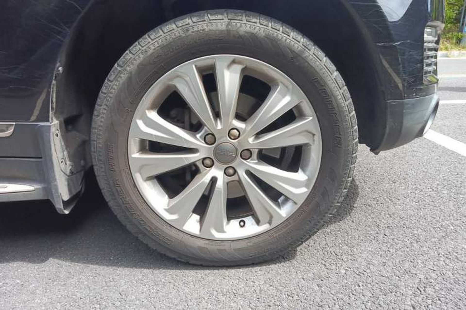 Used Haval H8 2017 2.0T Gasoline Two-Wheel Drive Enjoyment Version Right Front Wheel Hub