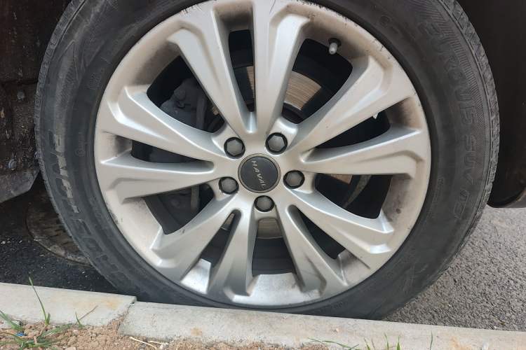 Used Haval H8 2017 2.0T Gasoline Two-Wheel Drive Smart Edition Right Front Wheel Hub