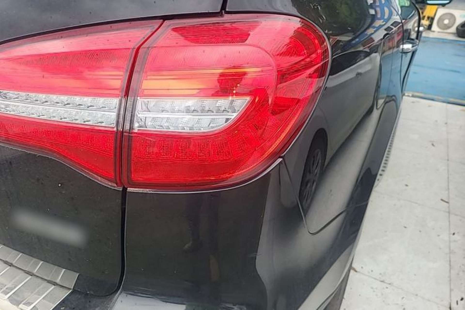 Used Haval H8 2017 2.0T Gasoline Two-Wheel Drive Enjoyment Version Right Rear Taillight