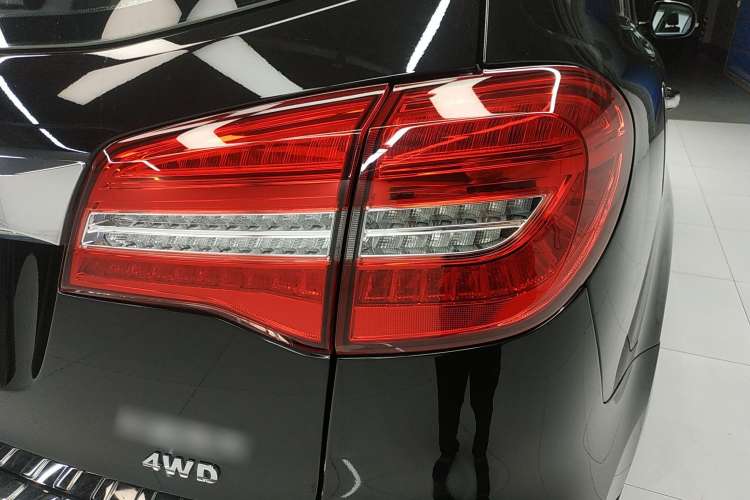 Used Haval H8 2017 2.0T Gasoline Two-Wheel Drive Smart Edition Right Rear Taillight
