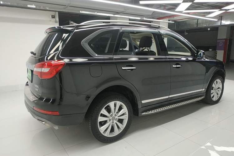 Used Haval H8 2017 2.0T Gasoline Two-Wheel Drive Smart Edition Right Side