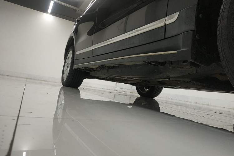 Used Haval H8 2017 2.0T Gasoline Two-Wheel Drive Smart Edition Right Side Sill