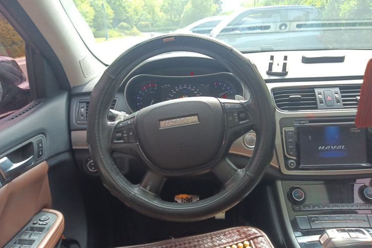 Used Haval H8 2017 2.0T Gasoline Two-Wheel Drive Enjoyment Version Steering Wheel