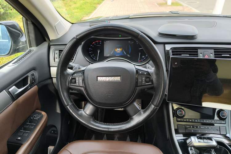 Used Haval H8 2017 2.0T Gasoline Two-Wheel Drive Smart Edition Steering Wheel