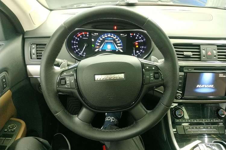 Used Haval H8 2017 2.0T Gasoline Two-Wheel Drive Smart Edition Steering Wheel