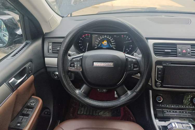 Used Haval H8 2017 2.0T Gasoline Two-Wheel Drive Smart Edition Steering Wheel