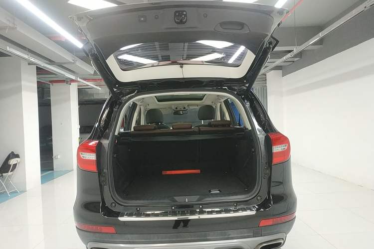 Used Haval H8 2017 2.0T Gasoline Two-Wheel Drive Smart Edition Trunk
