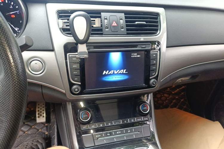 Used Haval H8 2017 2.0T Gasoline Two-Wheel Drive Enjoyment Version Audio And AC Panel