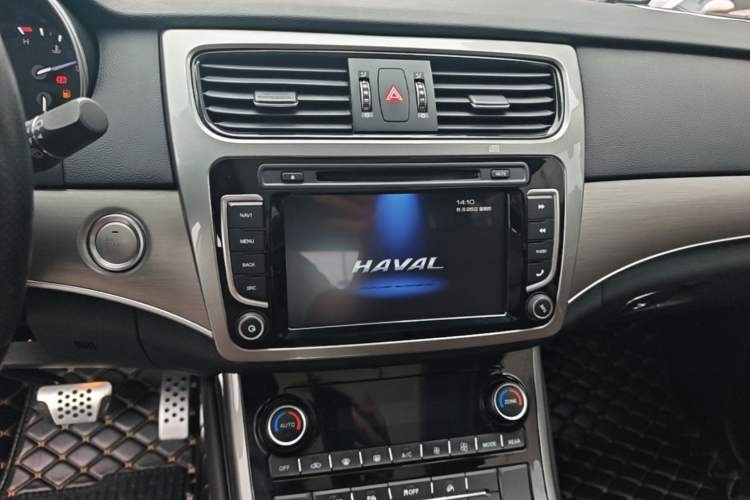 Used Haval H8 2017 2.0T Gasoline Two-Wheel Drive Enjoyment Version Audio And AC Panel