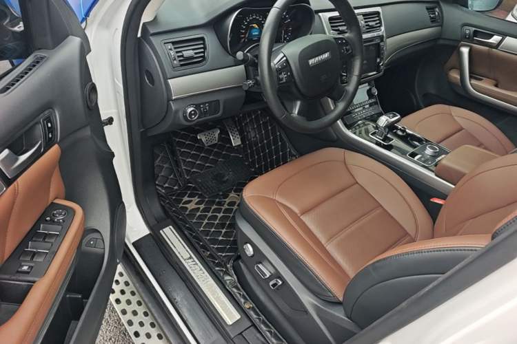 Used Haval H8 2017 2.0T Gasoline Two-Wheel Drive Enjoyment Version Driver Seat