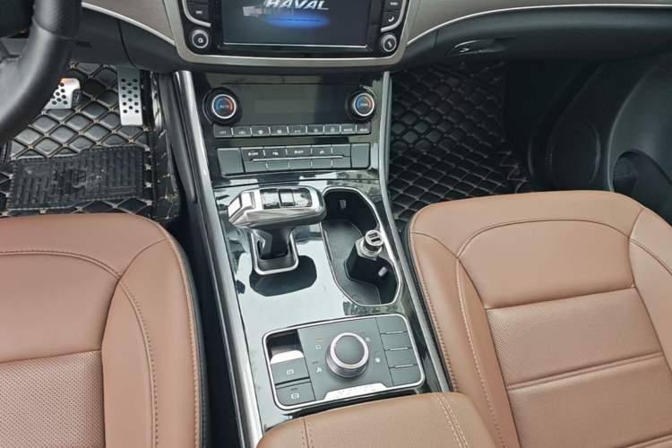 Used Haval H8 2017 2.0T Gasoline Two-Wheel Drive Enjoyment Version Gear Lever