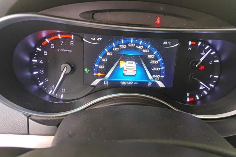 Used Haval H8 2017 2.0T Gasoline Two-Wheel Drive Smart Edition Odometer Close Up
