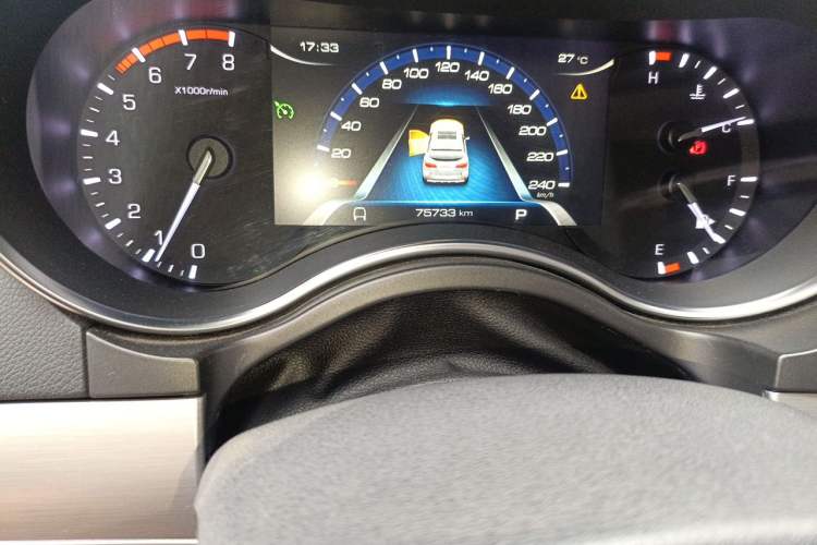Used Haval H8 2017 2.0T Gasoline Two-Wheel Drive Enjoyment Version Odometer Close Up