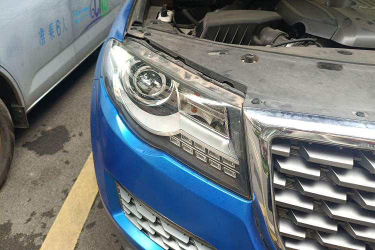Used Haval H8 2017 2.0T Gasoline Two-Wheel Drive Enjoyment Version Right Front Headlight
