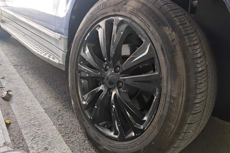 Used Haval H8 2017 2.0T Gasoline Two-Wheel Drive Smart Edition Right Front Wheel Hub