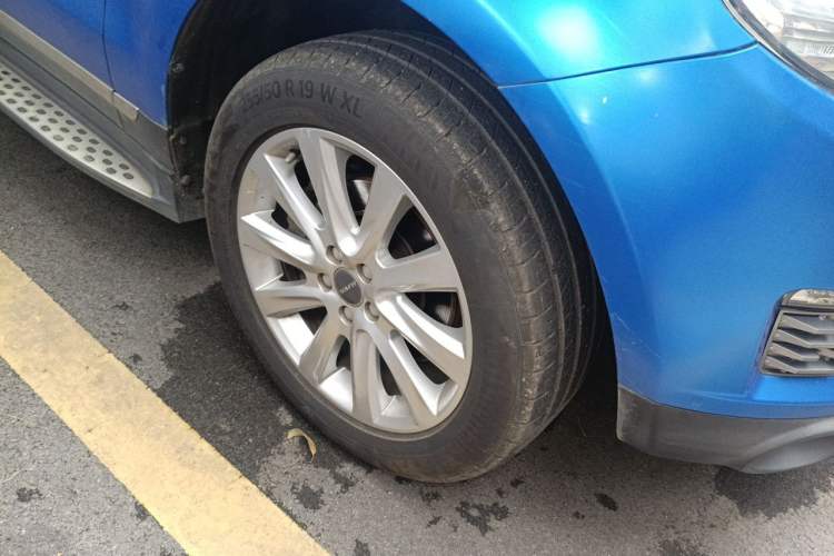 Used Haval H8 2017 2.0T Gasoline Two-Wheel Drive Enjoyment Version Right Front Wheel Hub
